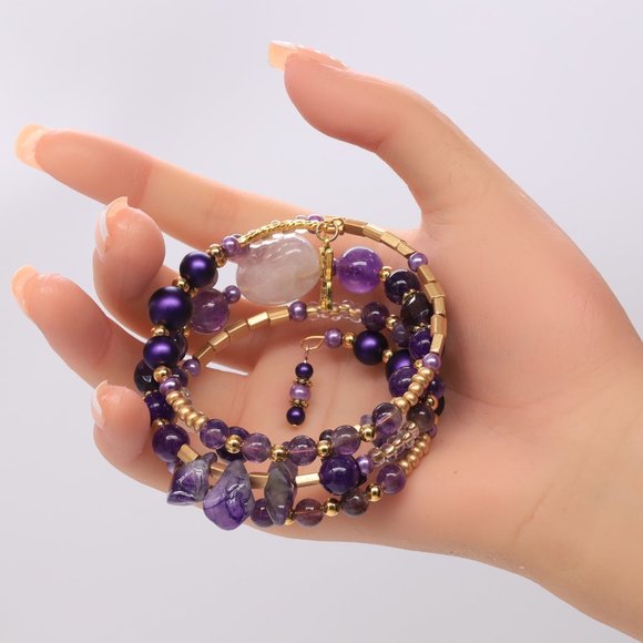 Bracelet with Amethyst stones, unique gold accents and pendants. - Picture 7 of 7